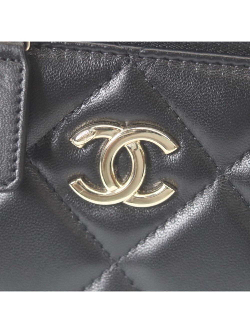 Chanel Black Lambskin Gold Big Chain Shoulder Vanity - Picture 7 of 13